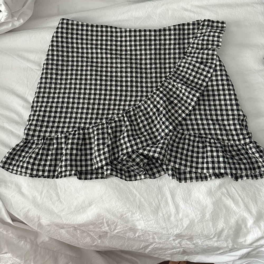 H&M Divided Black and White Checkered Wrap Mini Skort skirt w shorts Gingham - Picture 1 of 4